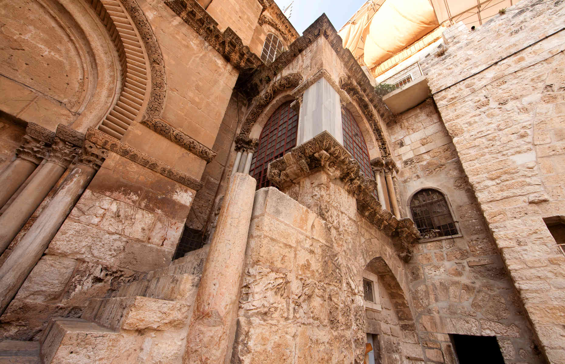 Jerusalem_Via Dolorosa_Station 10 (1)_ outside the Holy Sepulche © Noam Chen for the Israeli Ministry of Tourism