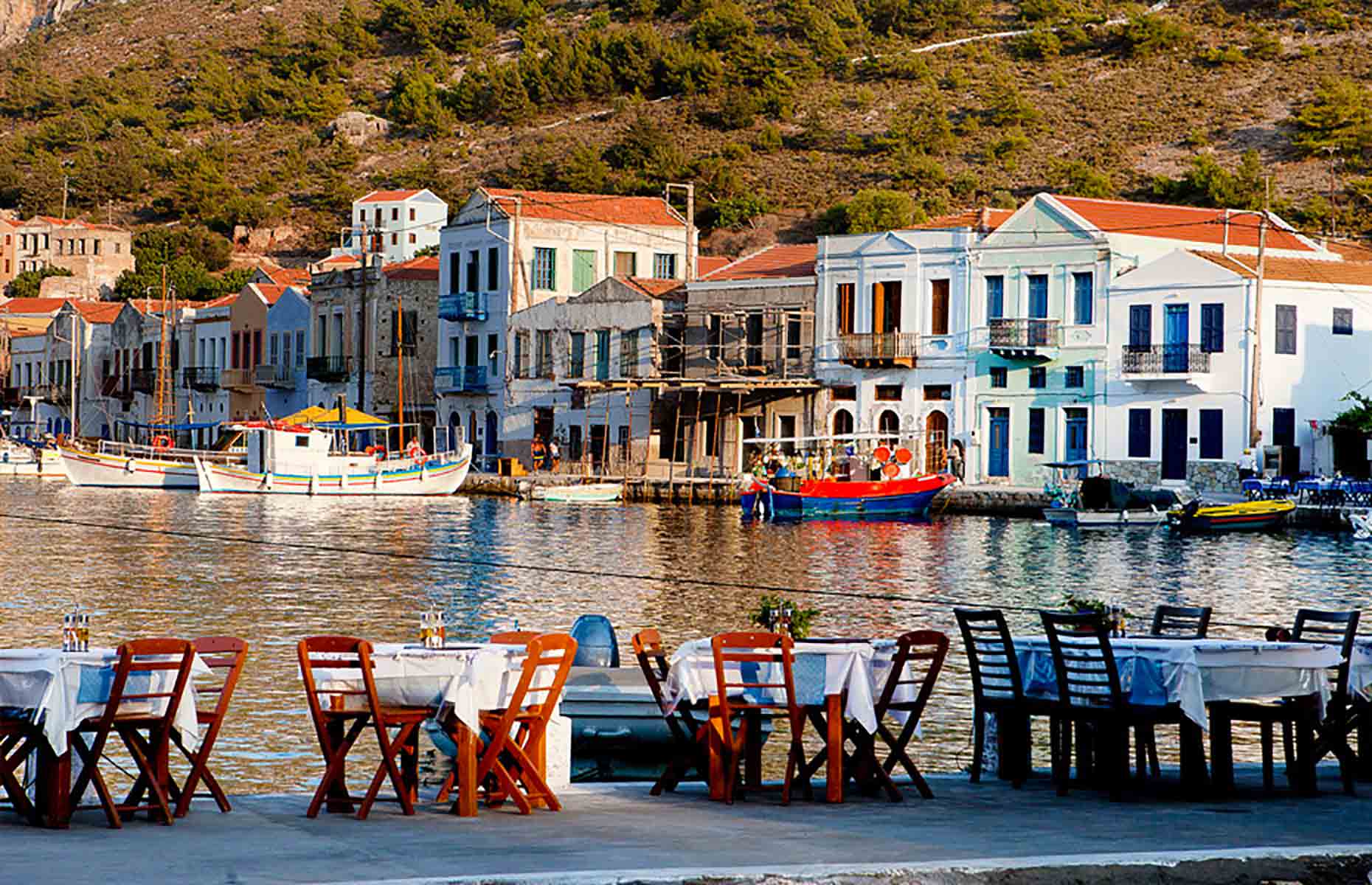 L'île grecque Kastelorizo baignée par la mer Méditerranée orientale.