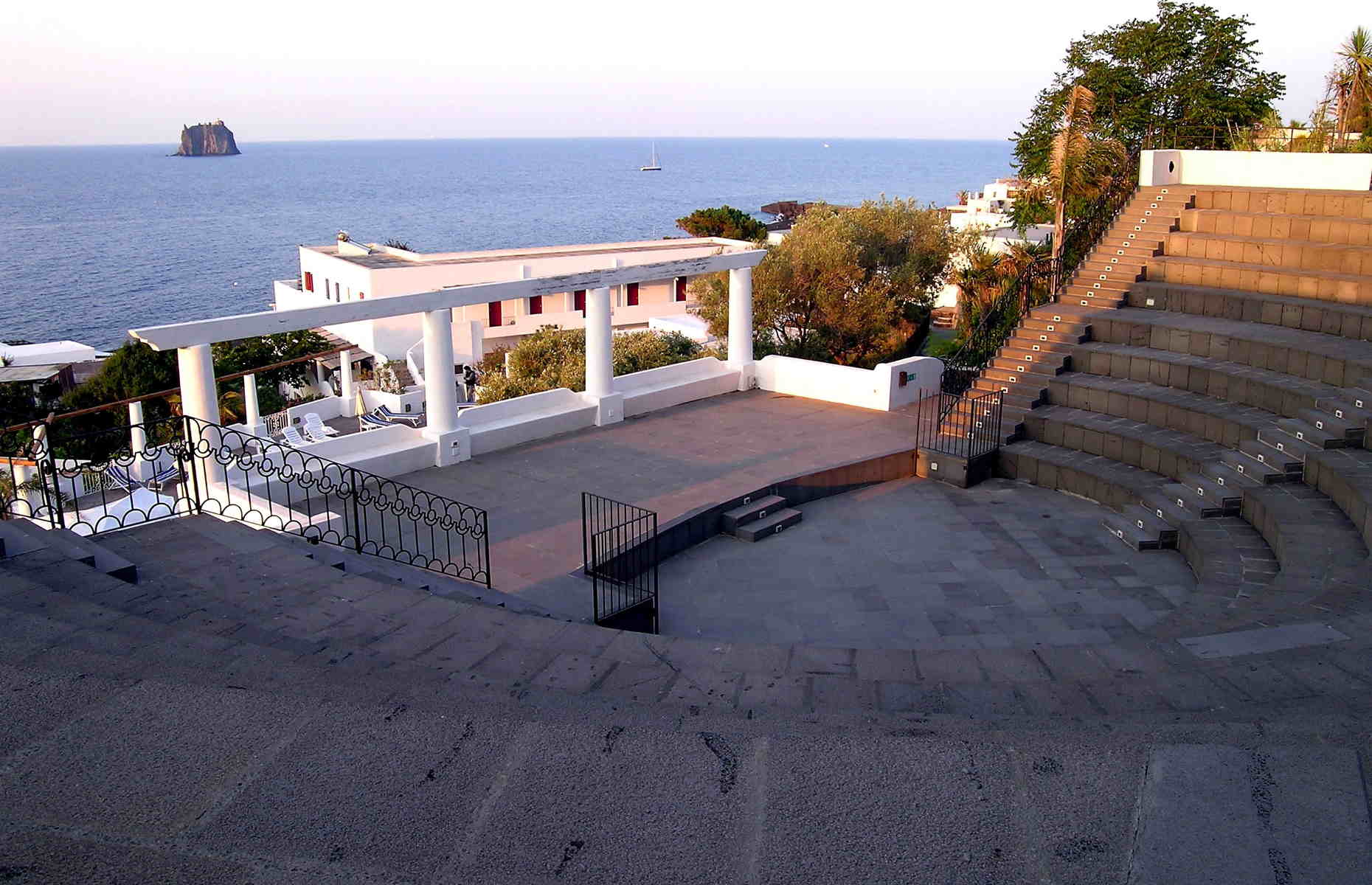 Amphithéâtre La Sirenetta Park Hotel - Hôtel Stromboli, Séjour dans les Iles Éoliennes