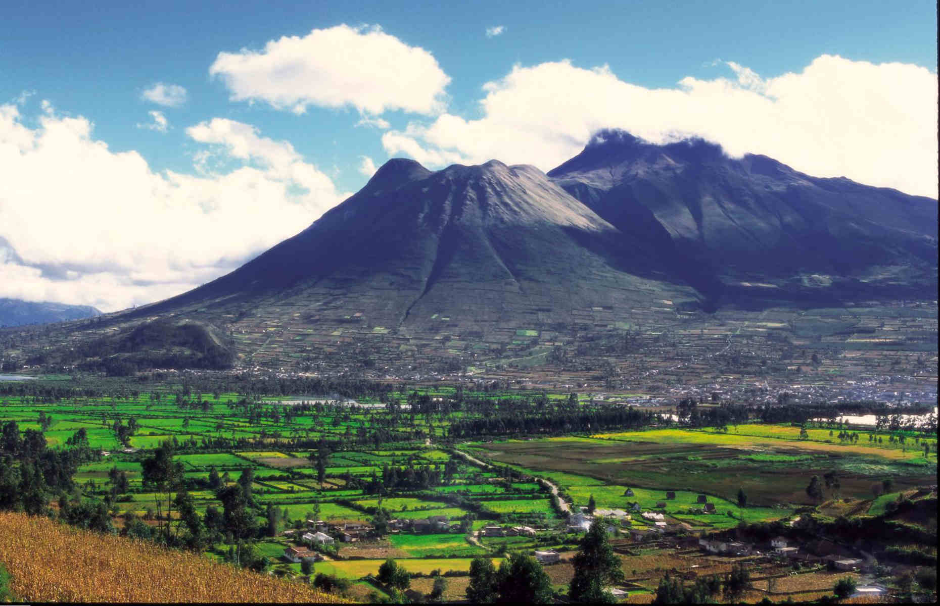 Imbabura-Volcano-equateur-galapagos