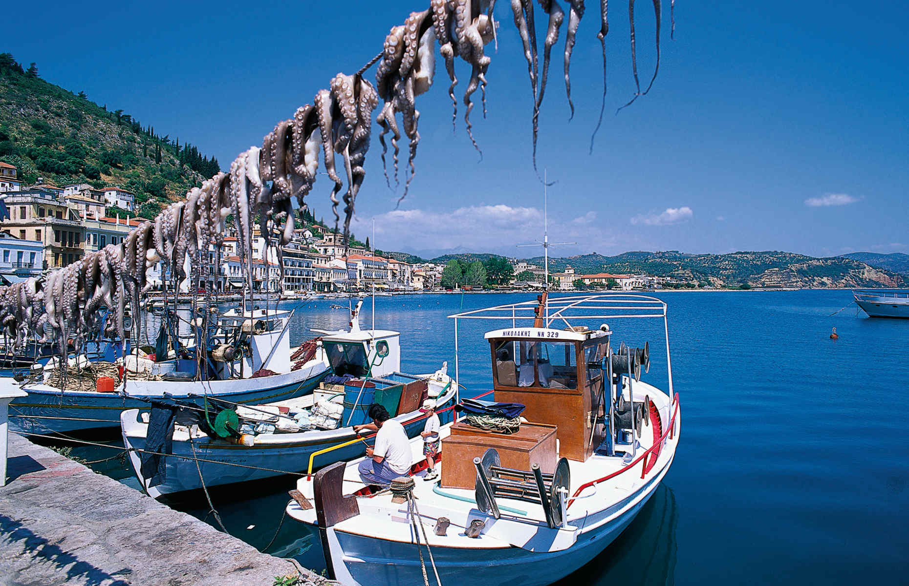 gythio-village-sud-peloponnese-laconie-grece. 2