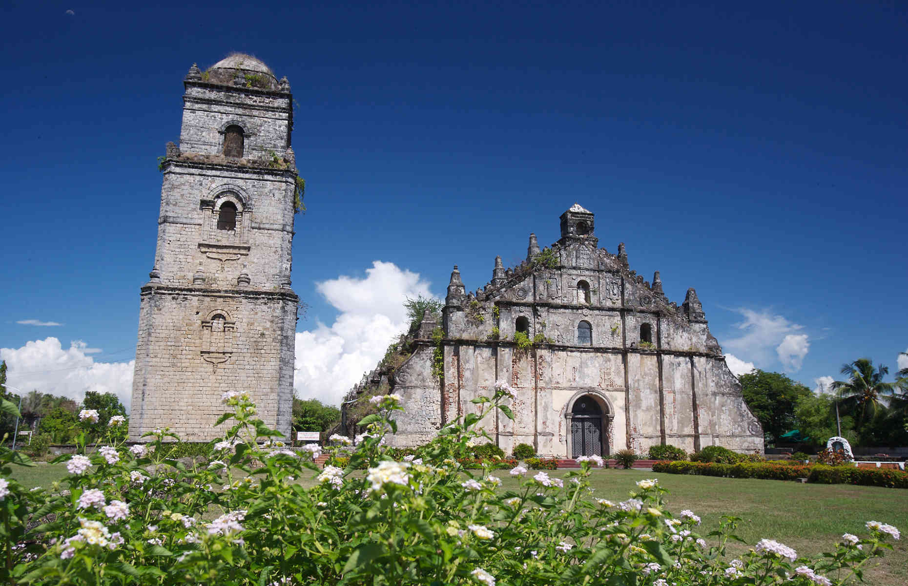 Laoag Cathedral - Voyage Philippines