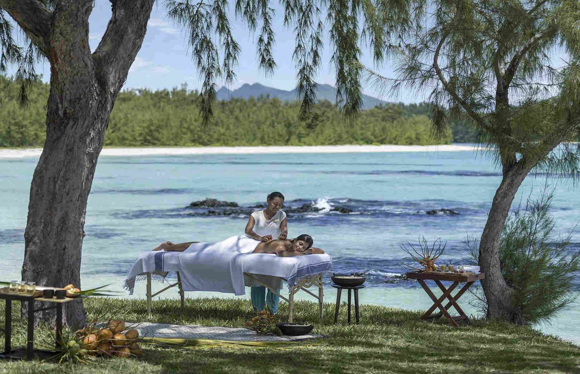 Massage sur la plage - Shangri-La's Le Touessrok Resort & Spa - Hôtel Luxe Maurice